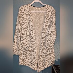 Maurices, M, white/silver/grey/gold leopard print sweater/cardigan